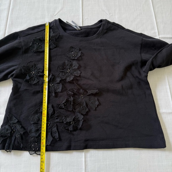 Anthropologie Black 3-D Appliqué Flower Pullover Crew Neck Size M - Picture 6 of 10